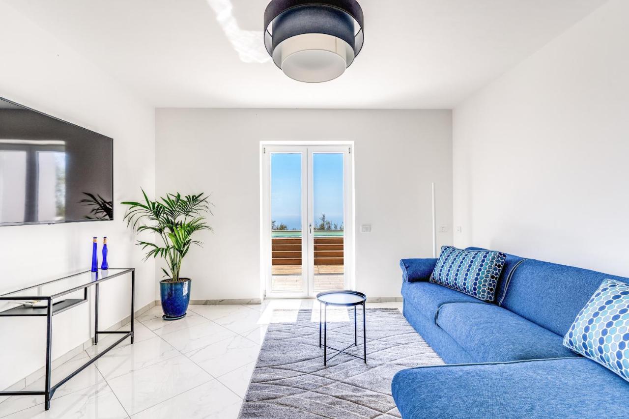 Villa Rusinella Minimalist Retreat With Sea Views มัสซาลูเบรนเซ ภายนอก รูปภาพ