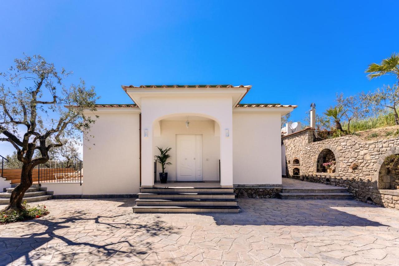 Villa Rusinella Minimalist Retreat With Sea Views มัสซาลูเบรนเซ ภายนอก รูปภาพ