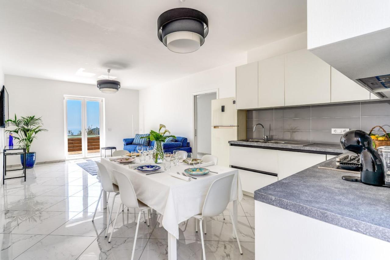 Villa Rusinella Minimalist Retreat With Sea Views มัสซาลูเบรนเซ ภายนอก รูปภาพ
